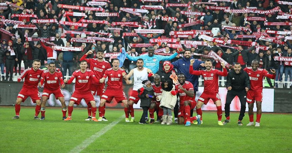 SÜPER LİG'DE SİVASSPOR İLK DEVREYİ LİDER TAMAMLADI