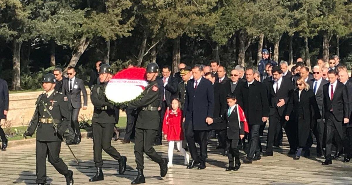 23 NİSAN TÖRENLERİ ANITKABİR'DE BAŞLADI