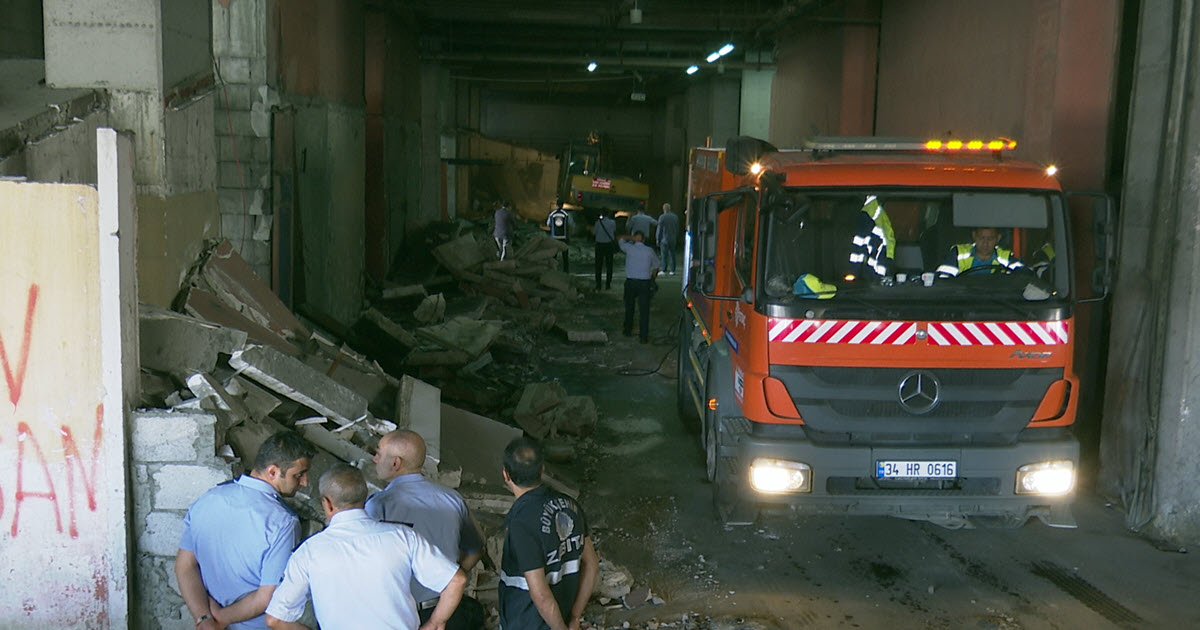 ESENLER OTAGARINDAKİ METRUK BİNALAR YIKILIYOR