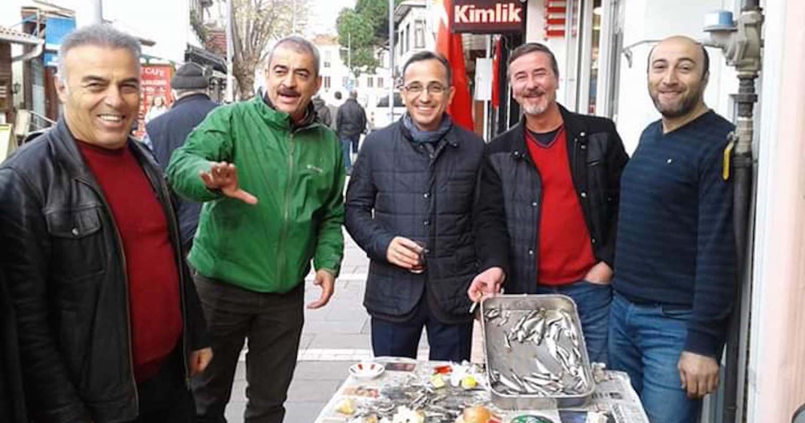 ÜSKÜDAR CADDESİ'NDE HAMSİ ŞÖLENİ 