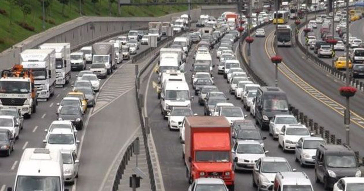 TATİLCİLERİN BAYRAM DÖNÜŞÜ YOĞUNLUĞU BAŞLADI