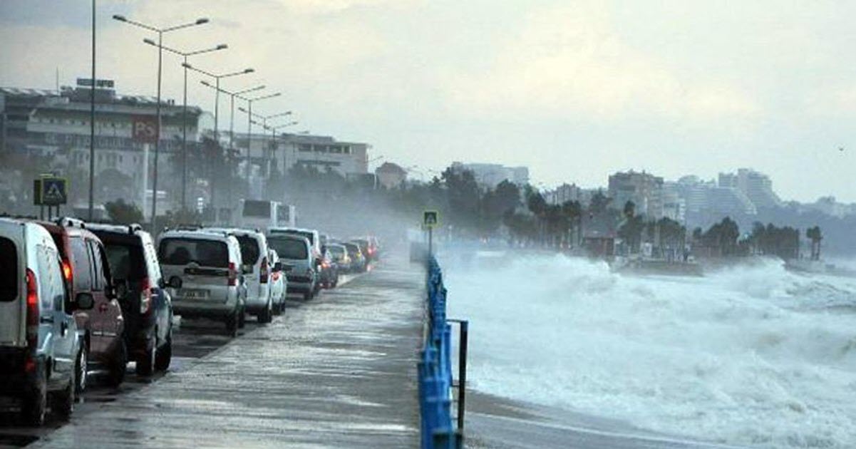 İSTANBUL’A FIRTINA UYARISI! 