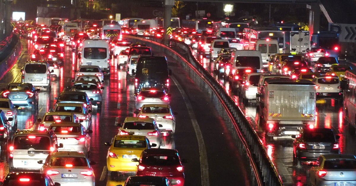 İSTANBUL’DA 26 SAAT TRAFİK ÇİLESİ