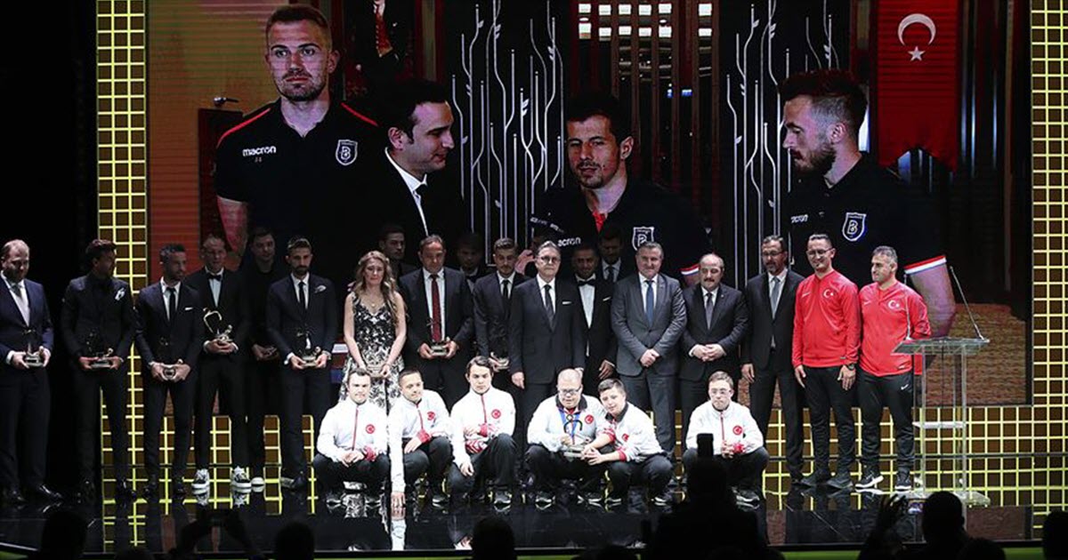 "FUTBOLUN SÜPERLERİ 2019" ÖDÜL TÖRENİNDE KAZANANLAR BELLİ OLDU