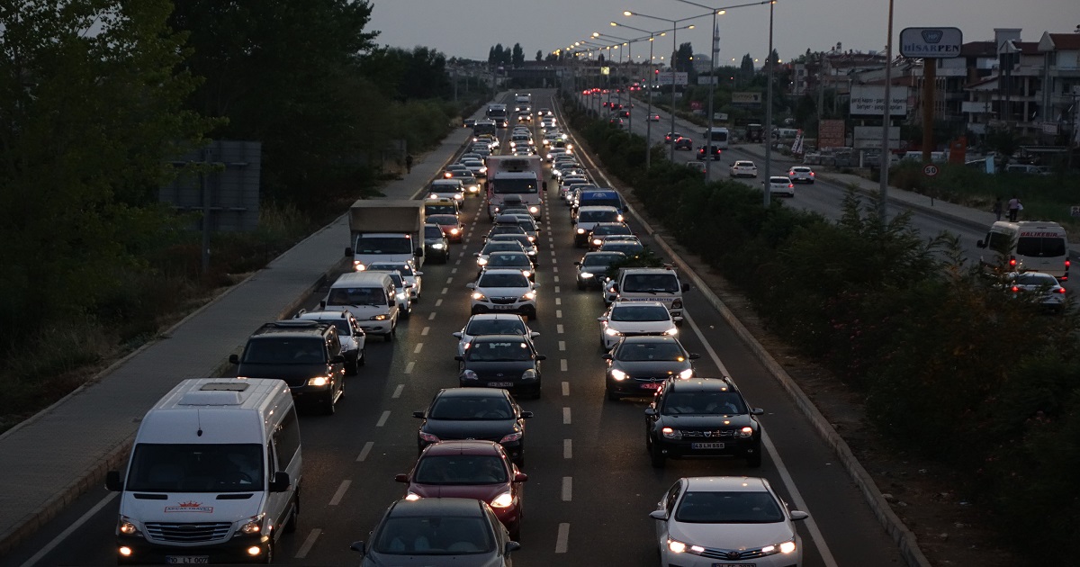 BAYRAM TRAFİĞİ BAŞLADI