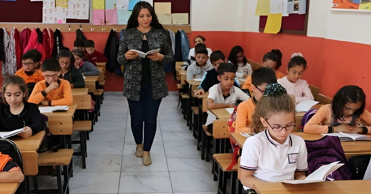MEB AÇIKLADI! EĞİTİM SİSTEMİ SİL BAŞTAN: 4 GÜN OKUL 3 GÜN TATİL UYGULAMASI ONAYLANDI