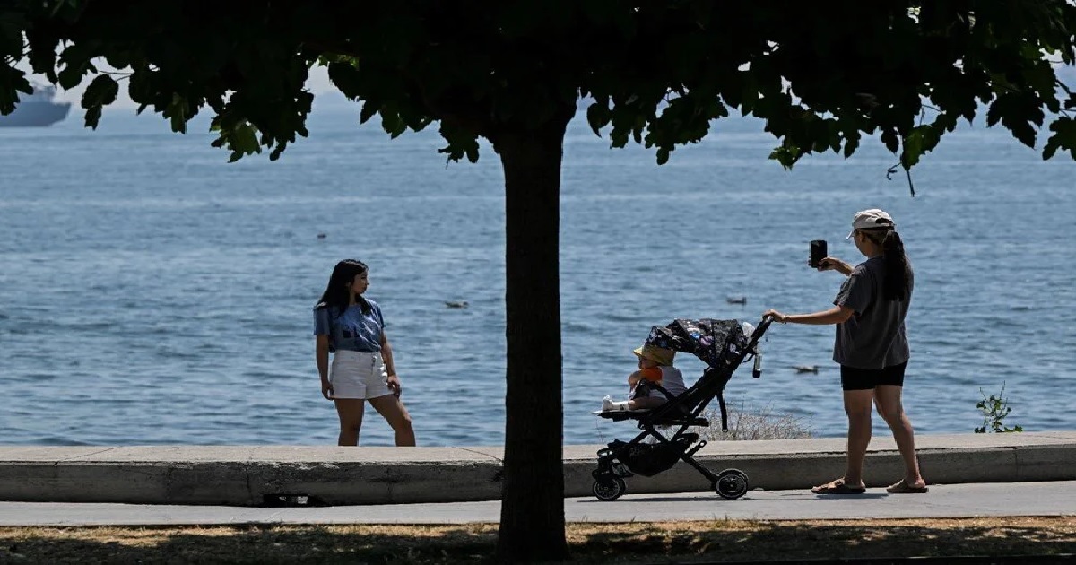 KAVURUCU SICAKLAR MARMARA’YA GERİ DÖNÜYOR  İSTANBUL 35 DERECEYİ GÖRECEK