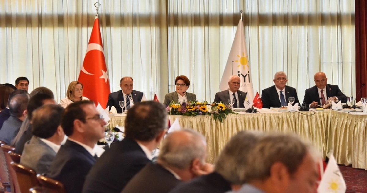 MERAL AKŞENER, İYİ PARTİLİ MİLLETVEKİLLERİYLE BİR ARAYA GELDİ