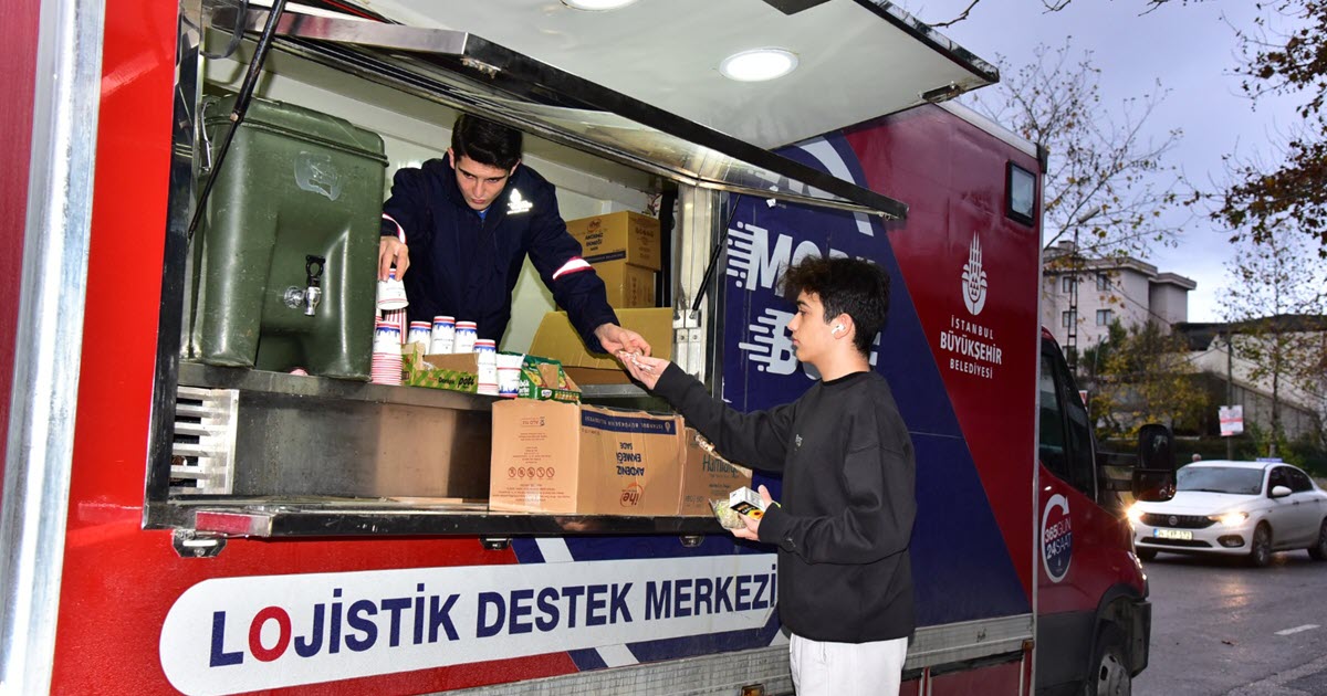 ÜNİVERSİTE ÖĞRENCİLERİNE KAHVALTI