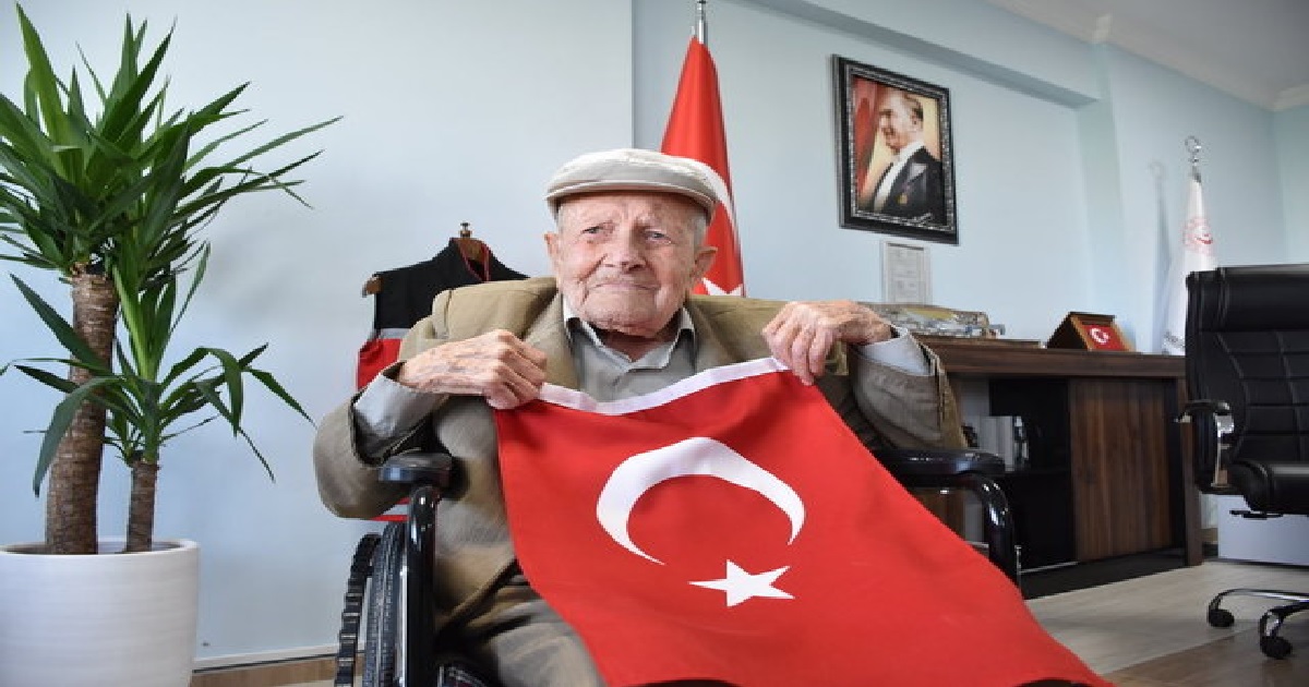 100 YAŞINDAKİ MEHMET AMCA ATATÜRK İLE KONUŞTUĞU GÜNÜ UNUTAMIYOR