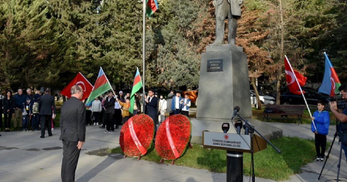 BÜYÜK ÖNDER ATATÜRK VEFATI BAKÜDE TÖRENLE ANILDI