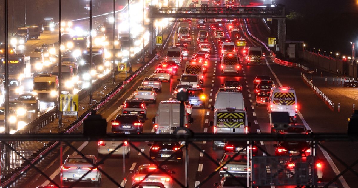 İSTANBUL TRAFİĞİ RUH VE BEDEN SAĞLIĞINI BOZUYOR