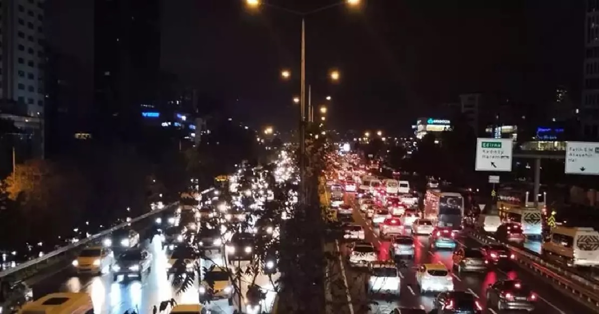 İSTANBUL TRAFİĞİNDE SAĞANAK  YOĞUNLUĞU