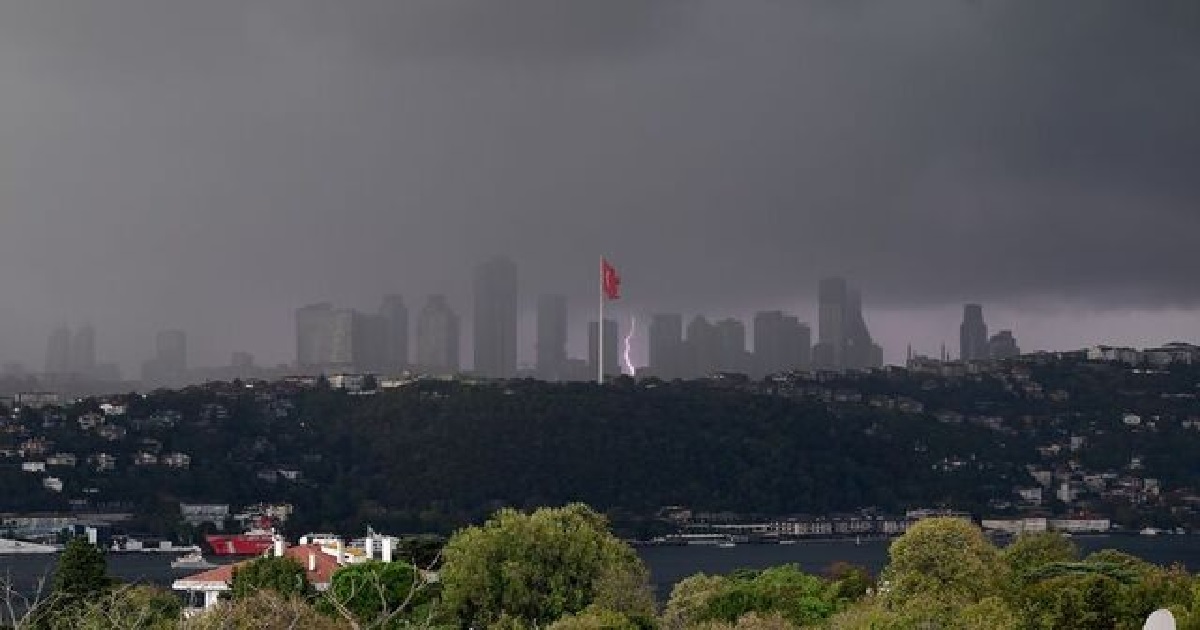 SICAKLIKLAR DÜŞÜYOR GÖK GÜRÜLTÜLÜ SAĞANAK GELİYOR