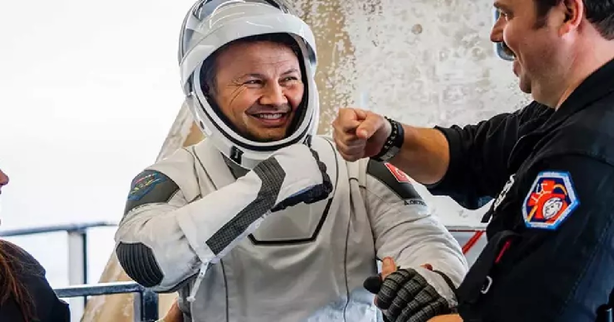 İLK TÜRK ASTRONOT ALPER GEZERAVCI DÜNYA'YA DÖNDÜ