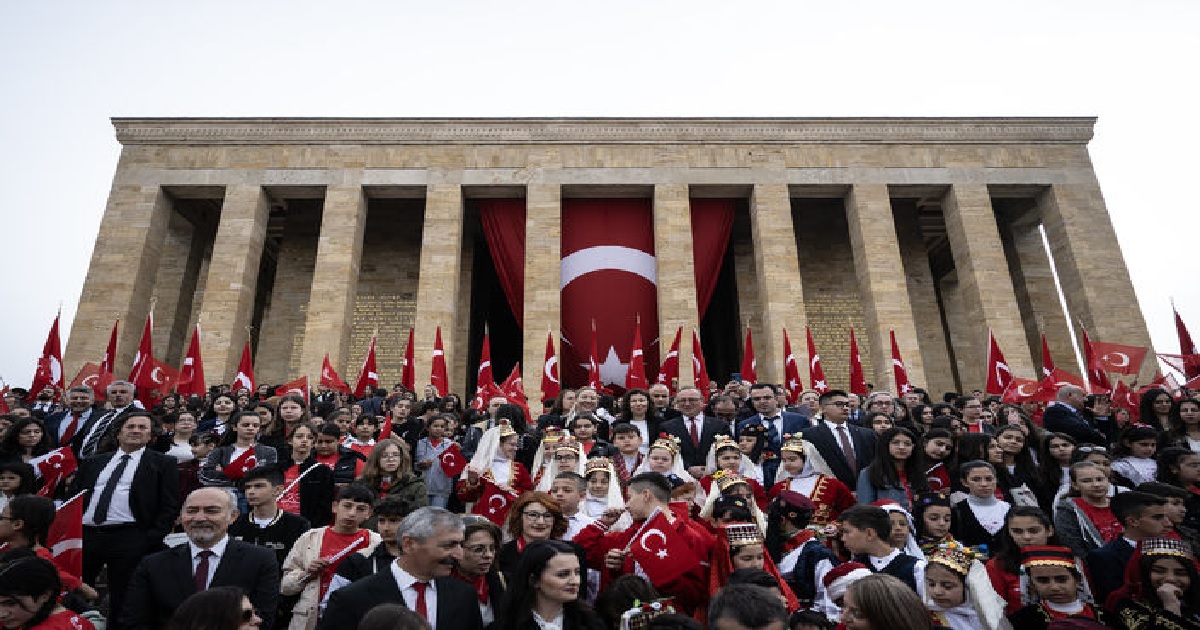 23 NİSAN'DA ANITKABİR'İ 100 BİNİ AŞKIN KİŞİ ZİYARET ETTİ