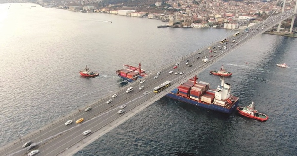  BAKAN URALOĞLU’NDAN BOĞAZDAN GEÇEN GEMİLER İLE İLGİLİ AÇIKLAMA