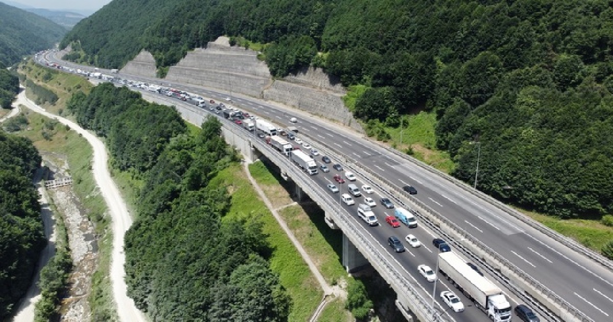 BOLU DAĞI GEÇİŞİNDE BAYRAM TATİLİ YOĞUNLUĞU