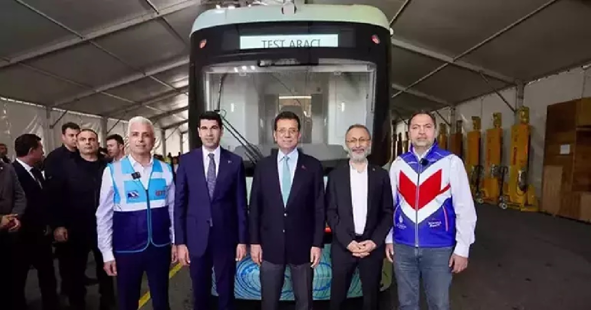 EKREM İMAMOĞLU ELEKTRİKLİ METROBÜSÜN TEST SÜRÜŞÜNE KATILDI