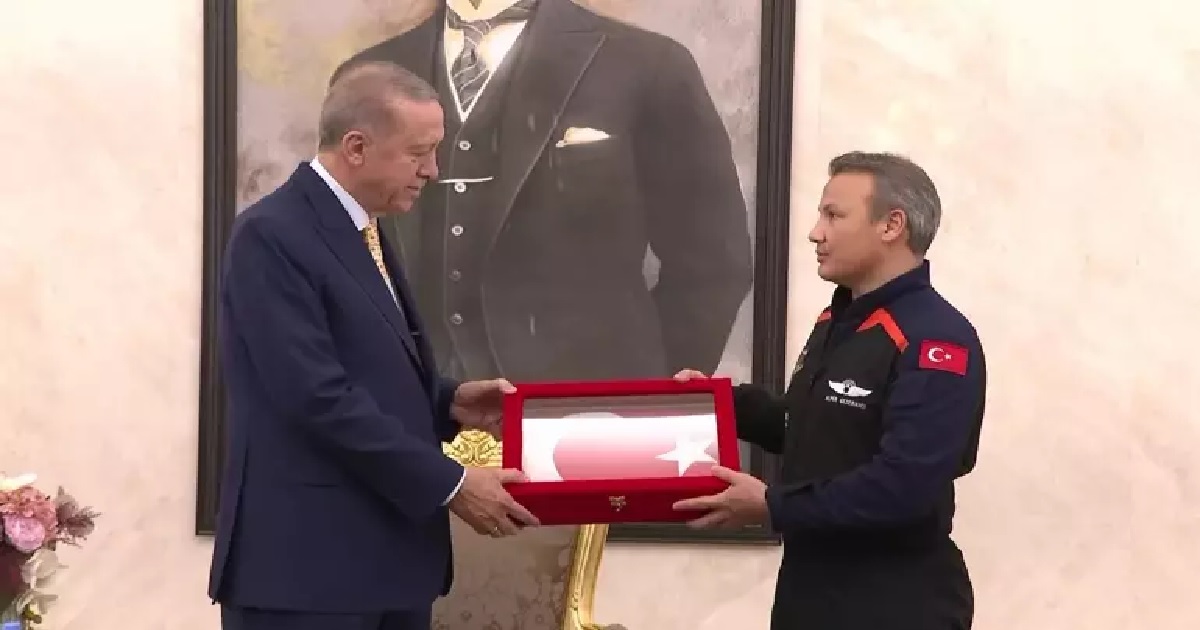 ERDOĞAN, İLK TÜRK ASTRONOT GEZERAVCI İLE GÖRÜŞTÜ