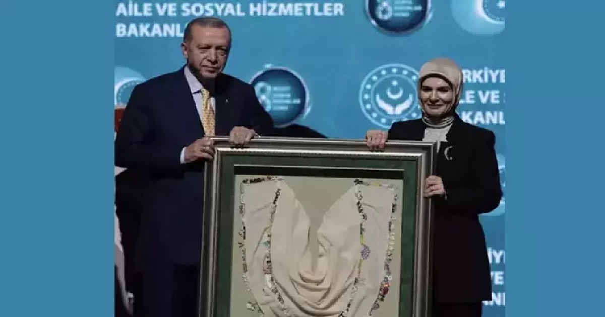 CUMHURBAŞKANI ERDOĞAN'A 81 OYALI YAZMA HEDİYE EDİLDİ