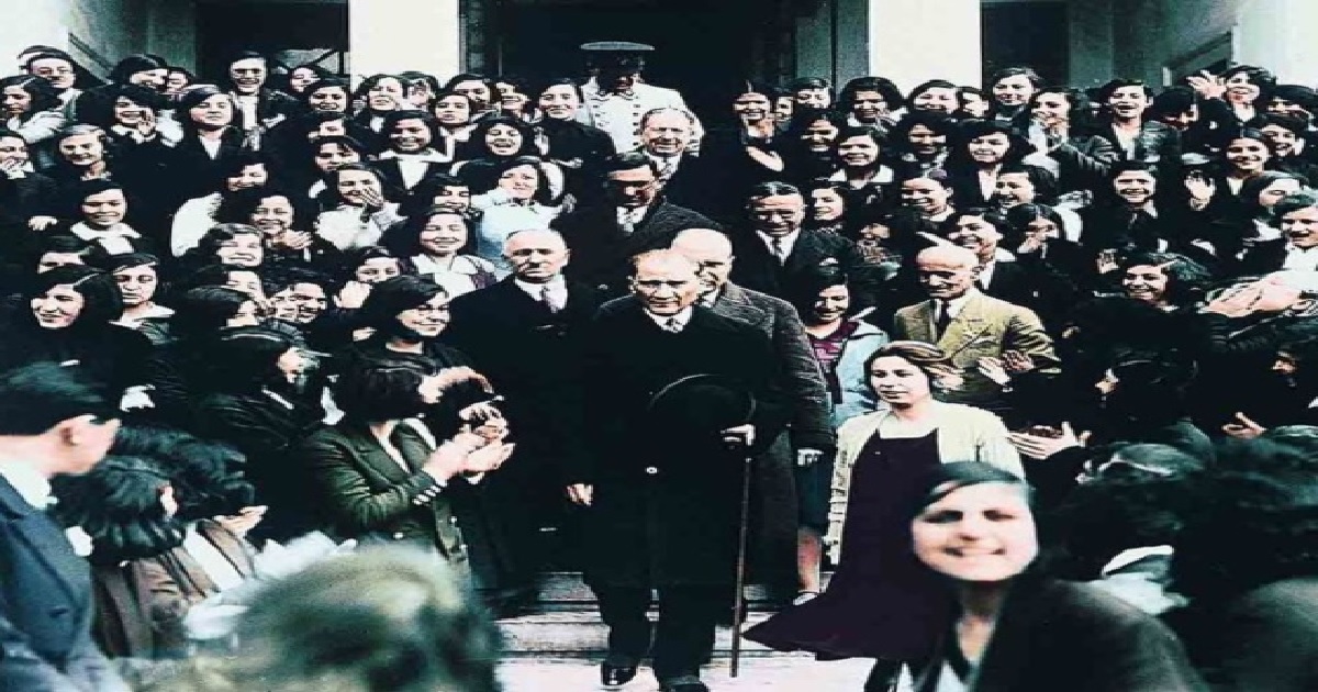 ATATÜRK: HER ŞEY KADININ ESERİDİR