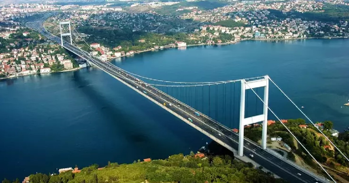 İSTANBUL BOĞAZI TRAFİĞE KAPATILDI