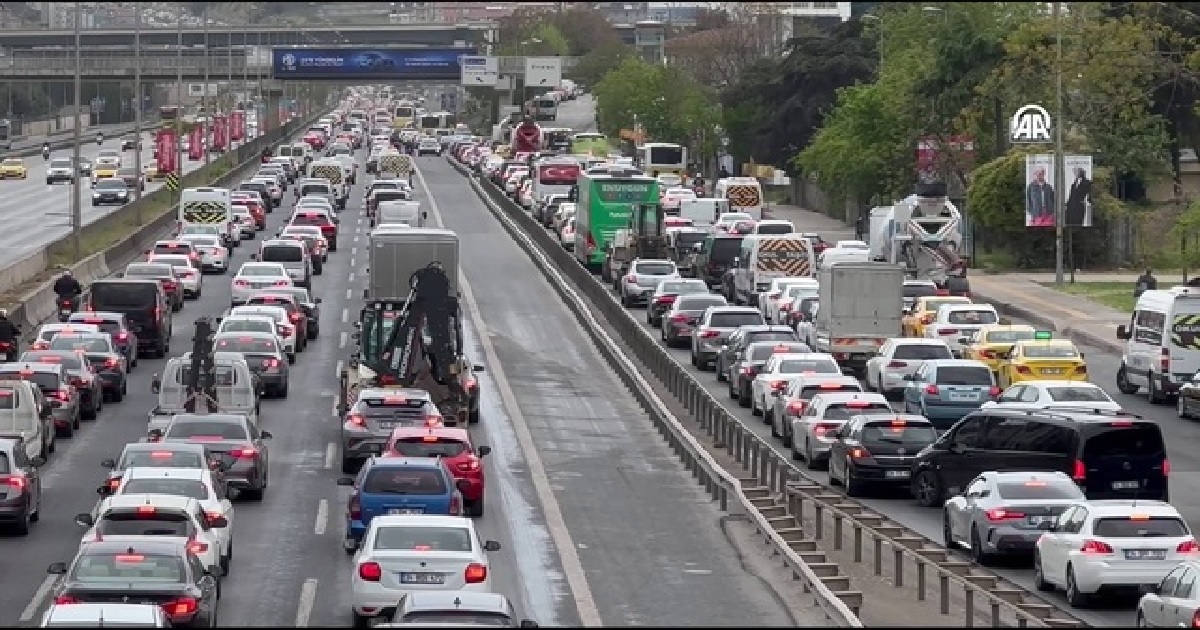 İSTANBUL'DA SAĞANAK TRAFİĞİ