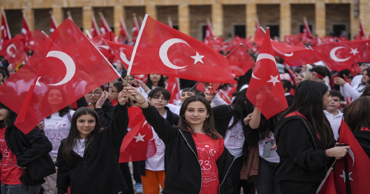  TÜRKİYE 23 NİSAN'I KUTLUYOR