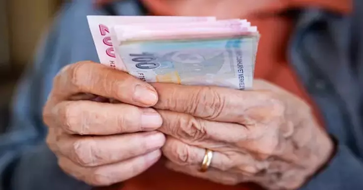 YAŞLI VE ENGELLİ AYLIKLARI HESAPLARA YATIRILDI