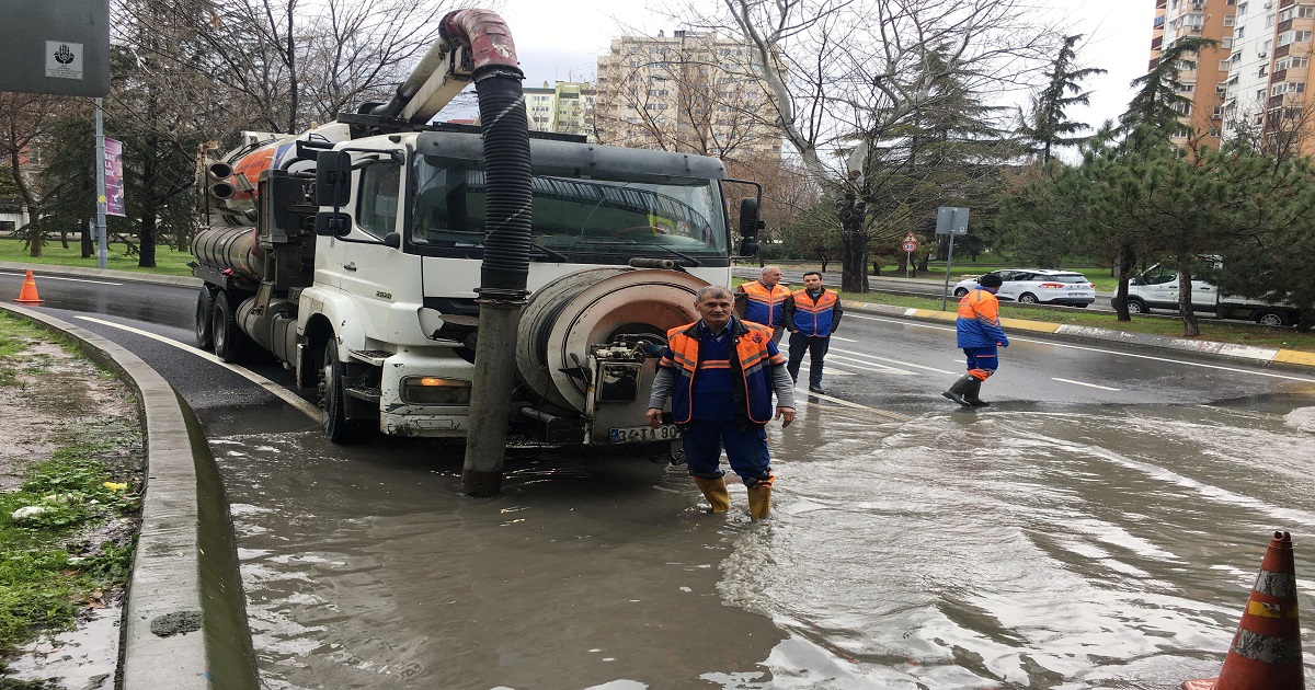 İBB'DEN SAĞANAĞIN ETKİLERİNE MÜDAHELE