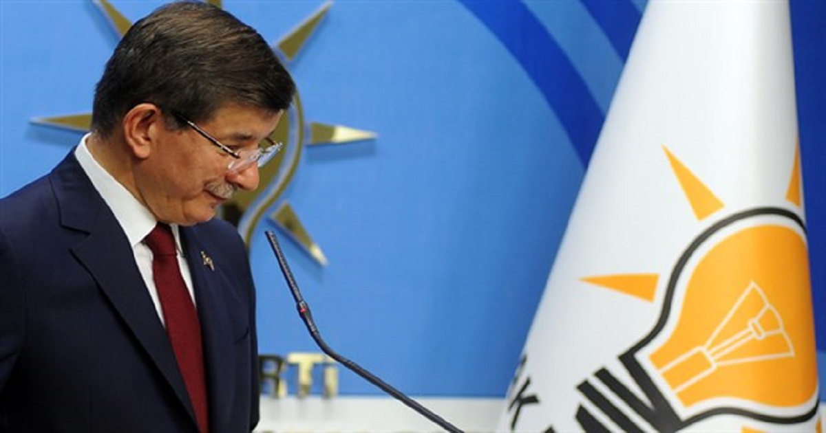 AKP "DAVUTOĞLU KAYBETTİĞİ KOLTUĞUN PEŞİNDE"