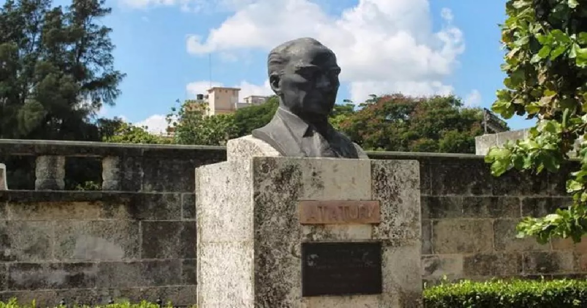 DÜNYADA ATATÜRK