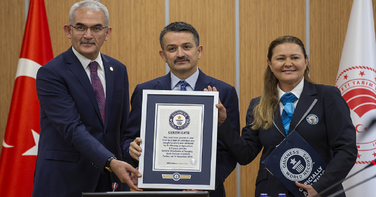 FİDAN DİKMEDE TÜRKİYE GUİNNESS REKORU KIRDI